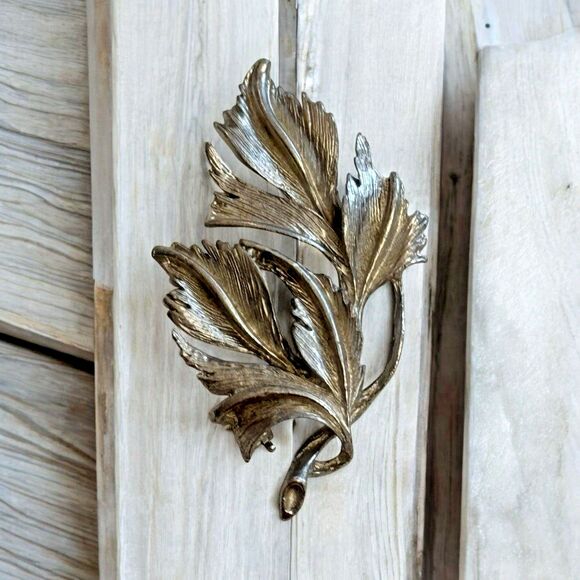 Vintage Silvertone Leaf Brooch Pin – 2.25” - Picture 1 of 5